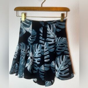 NWT Vanessa Mooney Black/Blue Palm Print Skort Size XS